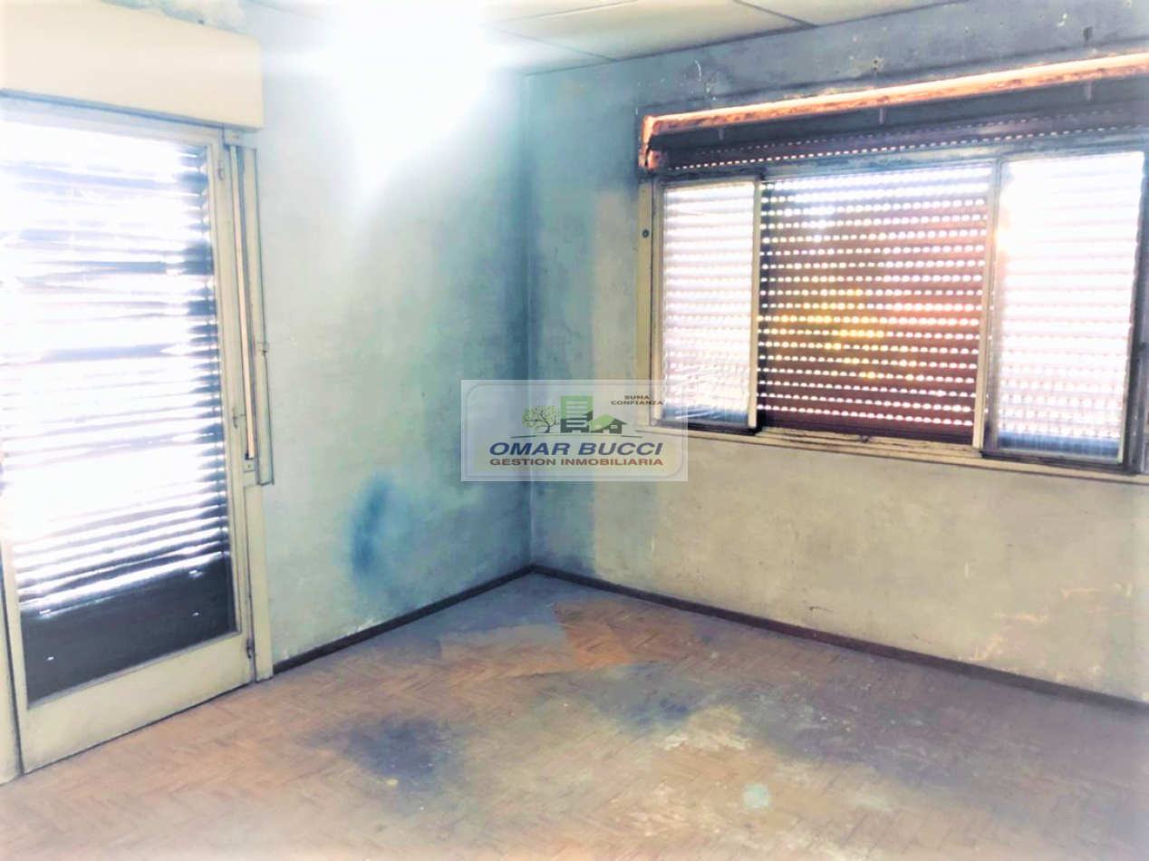 CASA EN PH 3 AMBIENTES AL FRENTE EN CASTELAR RETESADO!!!