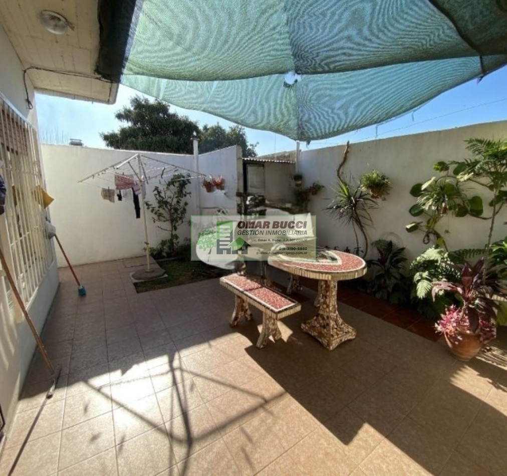 CASA DE 4 AMBIENTES EN LA TABLADA, CON COCHERA PARA DOS AUTOS