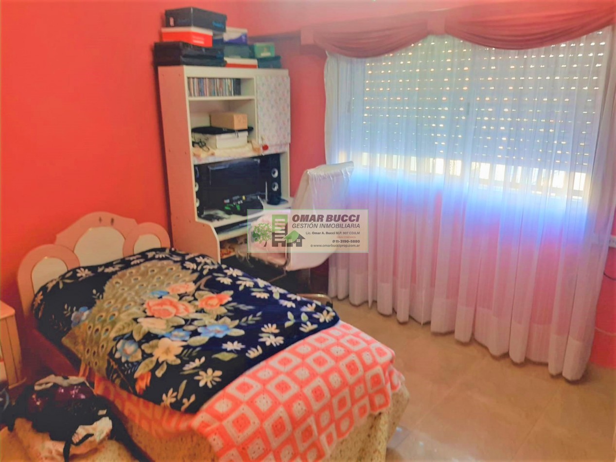 CASA de 4 AMBIENTES, MAS DOS LOCALES, MAS LOTE, EN VILLA LUZURIAGA