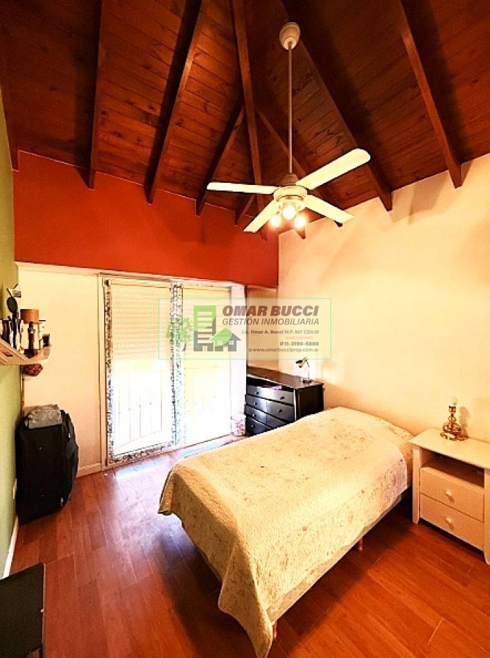 CASA 5 AMBIENTES CON COCHERA EN HAEDO, EXCELENTE ZONA!