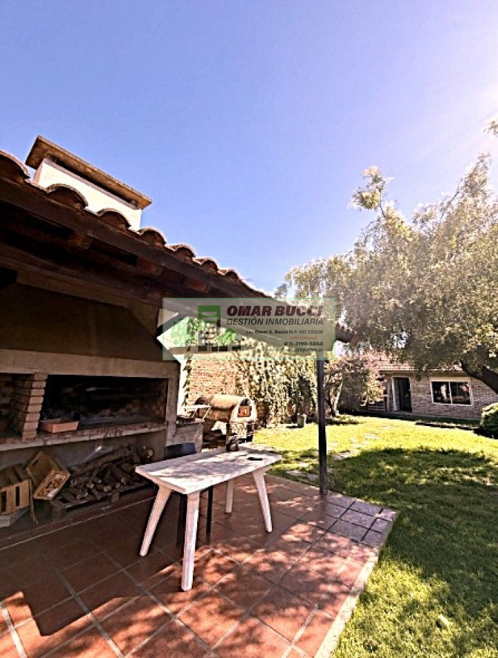 CASA 5 AMBIENTES CON COCHERA EN HAEDO, EXCELENTE ZONA!