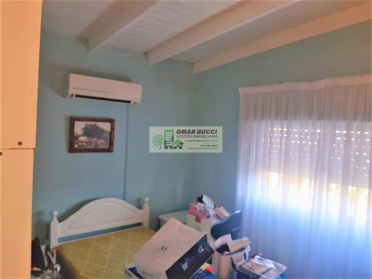 CASA de 4 AMBIENTES, MAS DOS LOCALES, MAS LOTE, EN VILLA LUZURIAGA