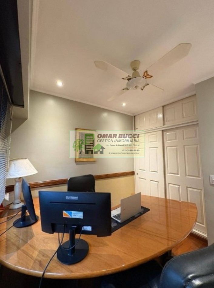 Casa de 7 ambientes con cochera para dos autos, patio, pileta y quincho P/50 personas.