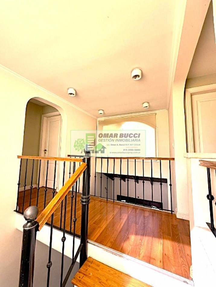 CASA 5 AMBIENTES CON COCHERA EN HAEDO, EXCELENTE ZONA!