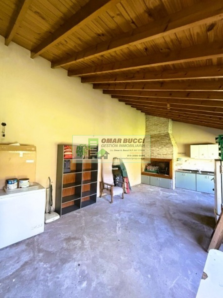 CASA 5 AMBIENTES CON COCHERA EN HAEDO, EXCELENTE ZONA!