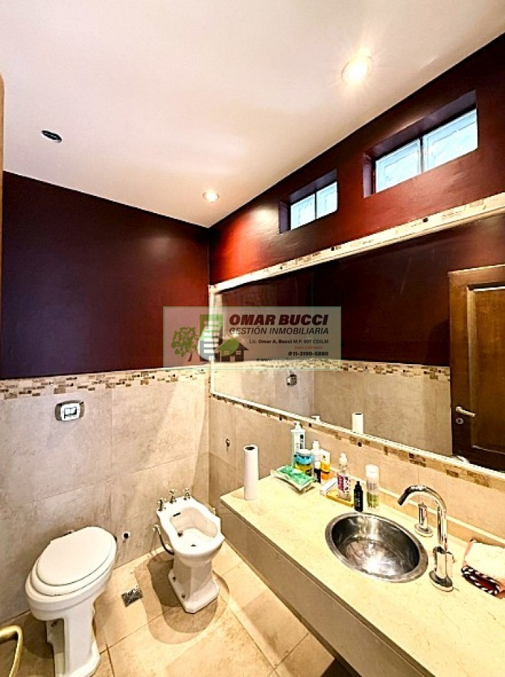 CASA 5 AMBIENTES CON COCHERA EN HAEDO, EXCELENTE ZONA!