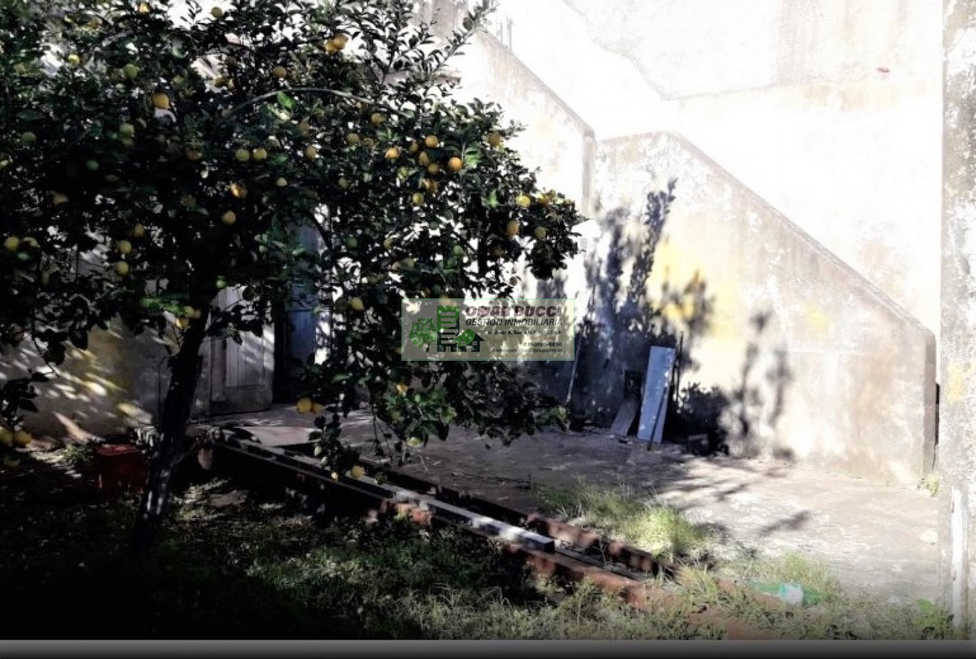 CASA CON LOCAL EN BILLINGHURST, RETRASADA