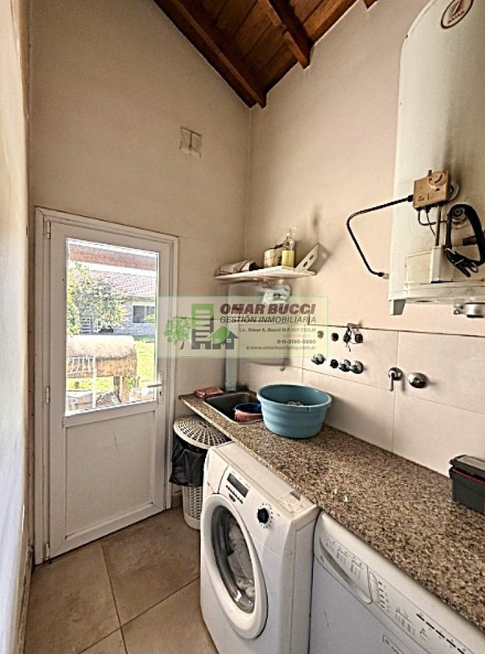 CASA 5 AMBIENTES CON COCHERA EN HAEDO, EXCELENTE ZONA!