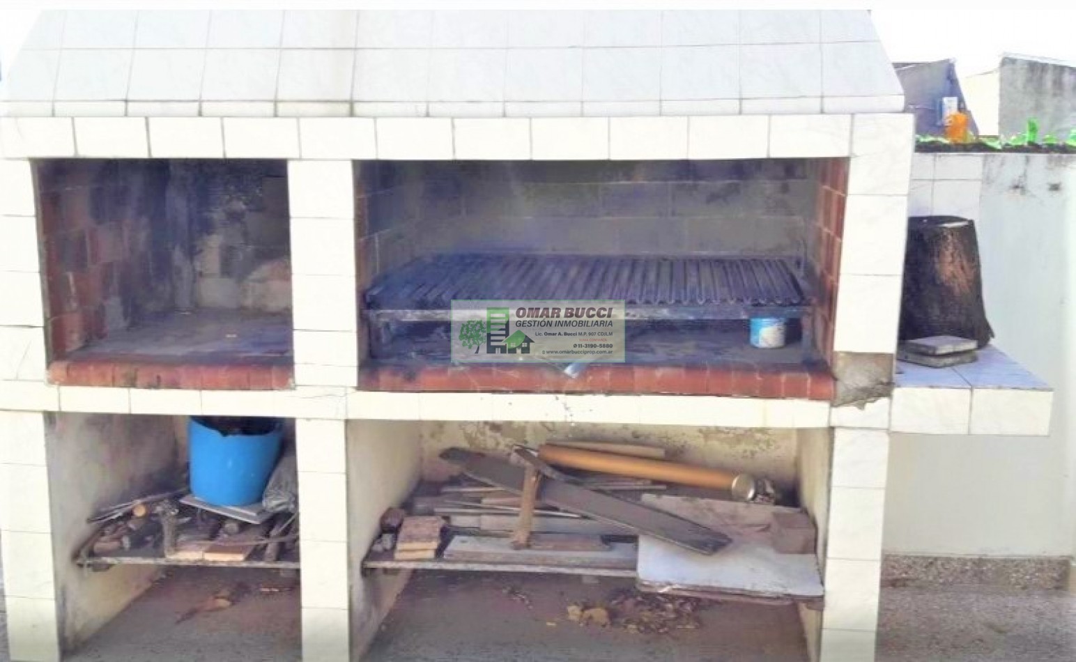 CASA CON LOCAL EN BILLINGHURST, RETRASADA