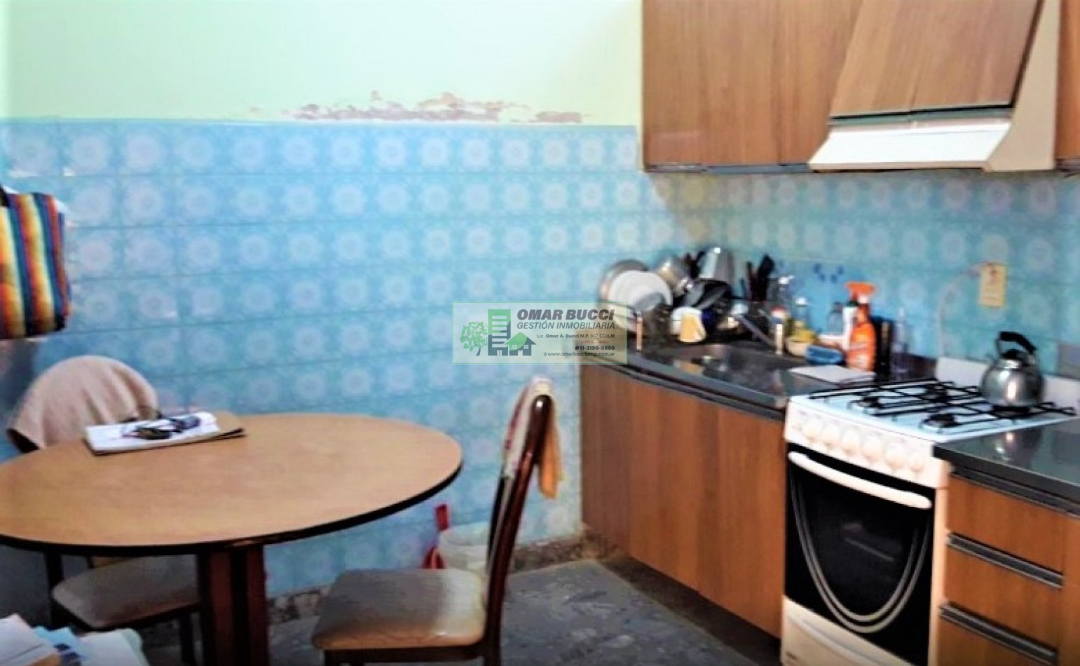 CASA CON LOCAL EN BILLINGHURST, RETRASADA