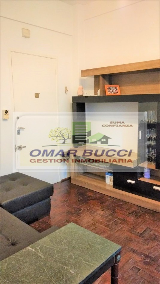 DEPARTAMENTO DE 2 AMBIENTES EN 1° PISO FRENTE A PLAZA SUSPENDIDA!