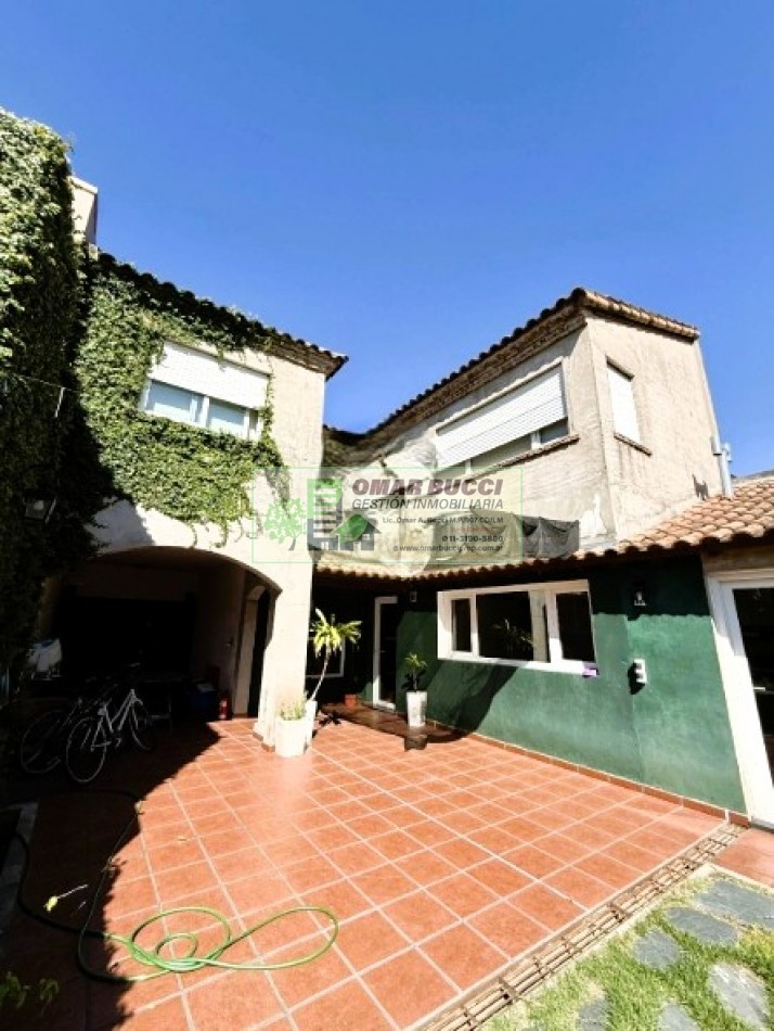CASA 5 AMBIENTES CON COCHERA EN HAEDO, EXCELENTE ZONA!