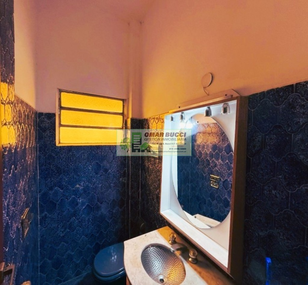 Casa de 4 dormitorios, cochera, jardin, parrilla y un quincho en Ramos Mejia