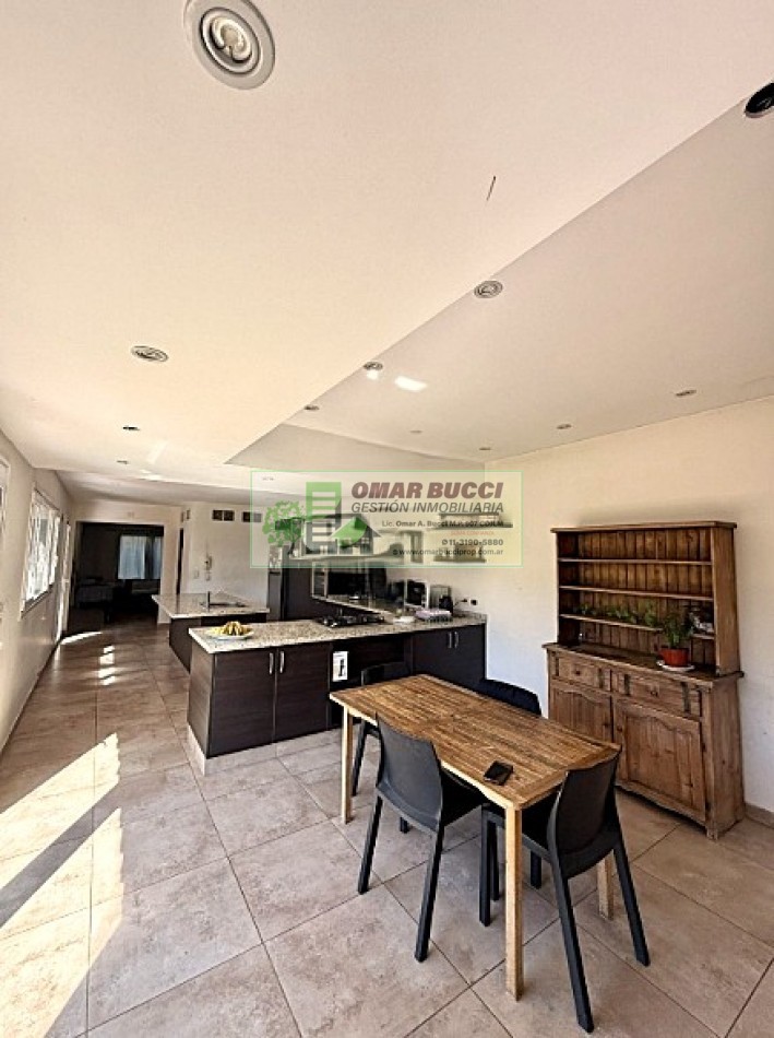 CASA 5 AMBIENTES CON COCHERA EN HAEDO, EXCELENTE ZONA!