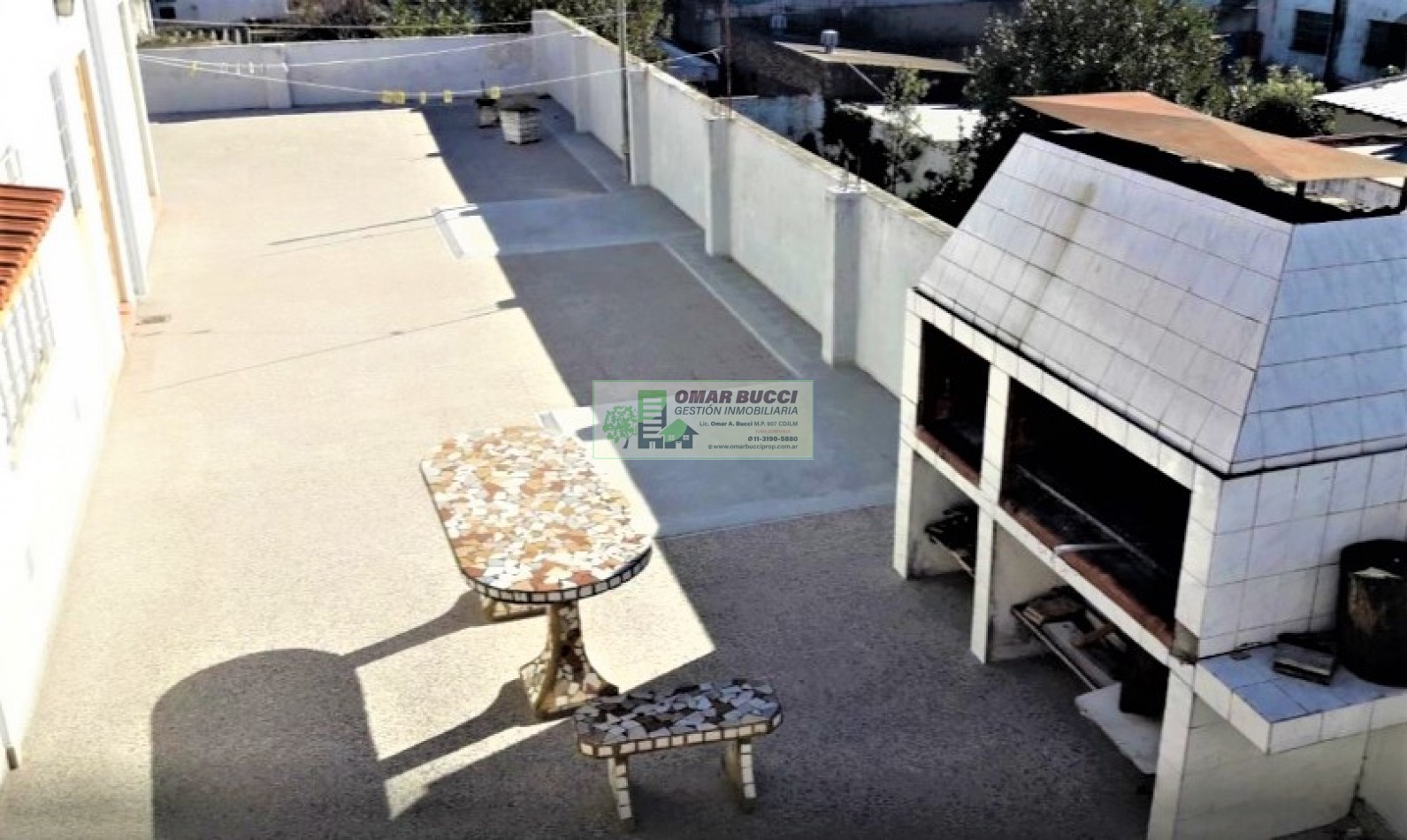 CASA CON LOCAL EN BILLINGHURST, RETRASADA