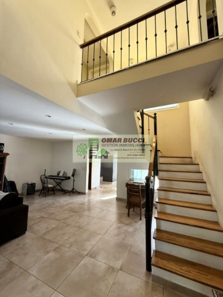 CASA 5 AMBIENTES CON COCHERA EN HAEDO, EXCELENTE ZONA!