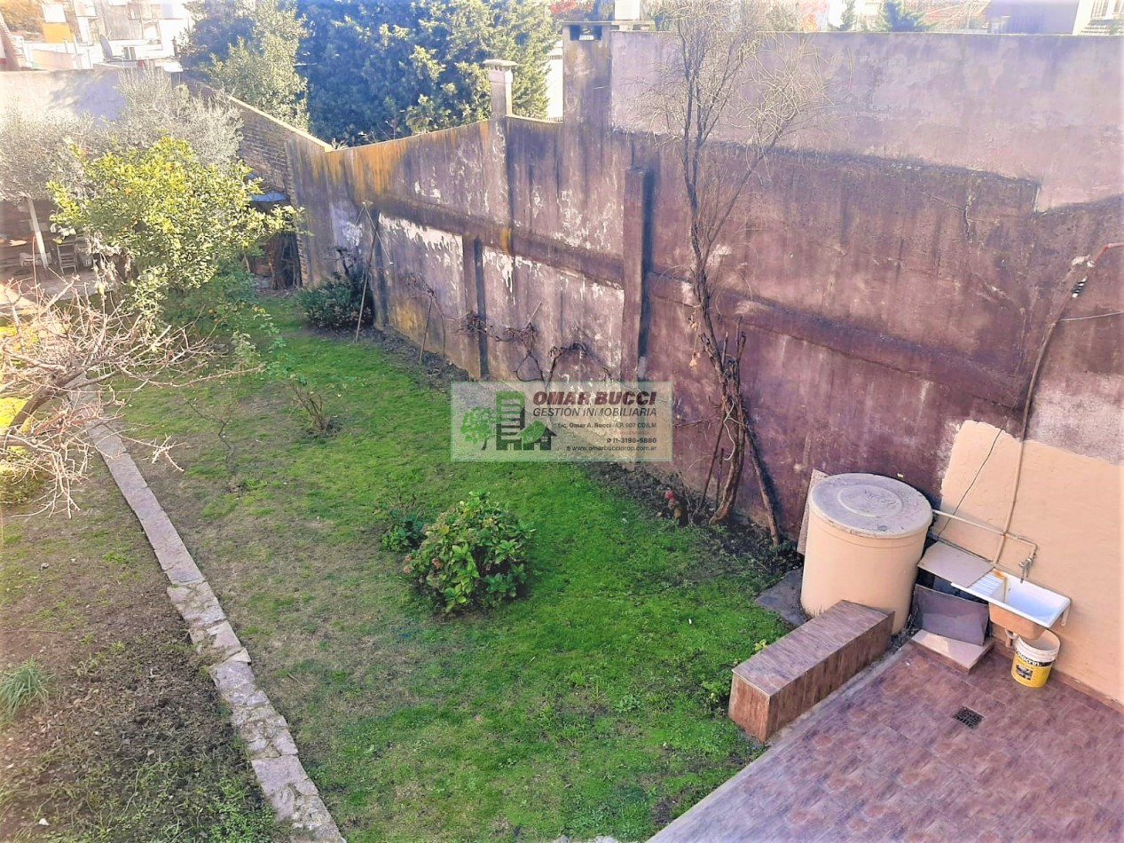 CASA de 4 AMBIENTES, MAS DOS LOCALES, MAS LOTE, EN VILLA LUZURIAGA