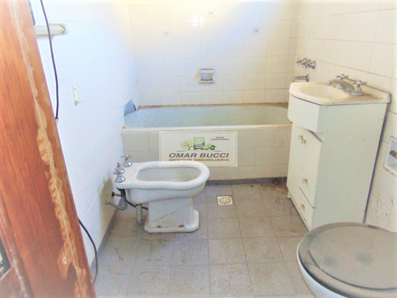 CASA EN PH 3 AMBIENTES AL FRENTE EN CASTELAR RETESADO!!!