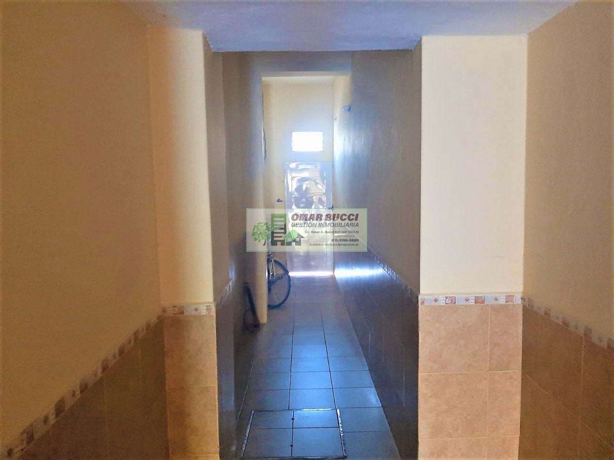 CASA de 4 AMBIENTES, MAS DOS LOCALES, MAS LOTE, EN VILLA LUZURIAGA