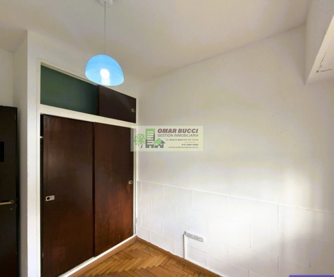 Casa de 4 ambientes con cochera y fondo libre en Ramos Mejia