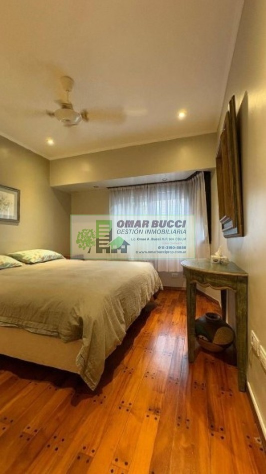 Casa de 7 ambientes con cochera para dos autos, patio, pileta y quincho P/50 personas.