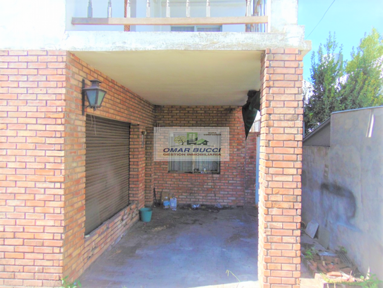 CASA EN PH 3 AMBIENTES AL FRENTE EN CASTELAR RETESADO!!!
