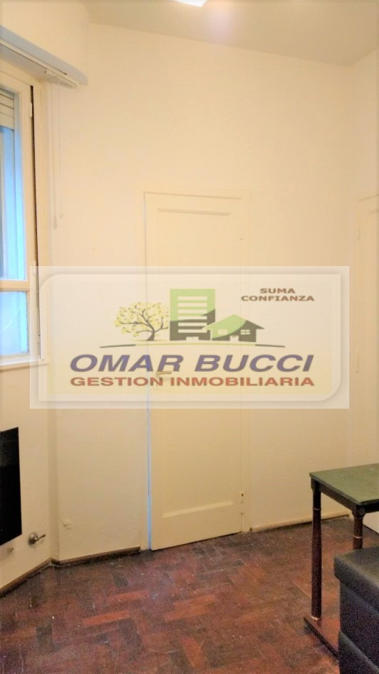 DEPARTAMENTO DE 2 AMBIENTES EN 1° PISO FRENTE A PLAZA SUSPENDIDA!