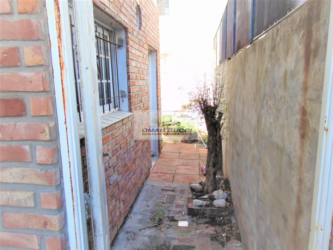 CASA EN PH 3 AMBIENTES AL FRENTE EN CASTELAR RETESADO!!!
