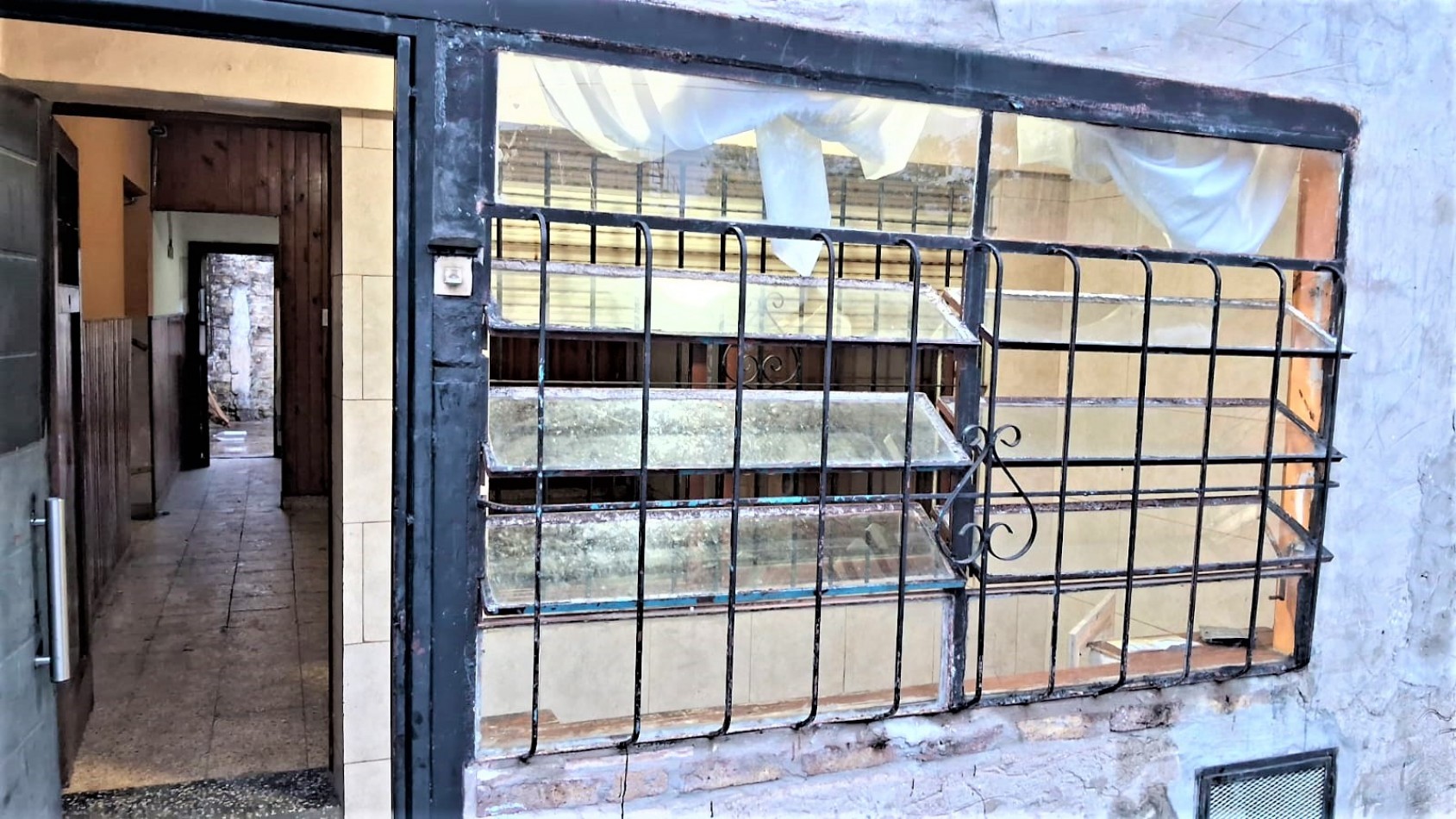 DEPOSITO o LOCAL o CASA o TALLER  SOBRE LOTE PROPIO EN MORON