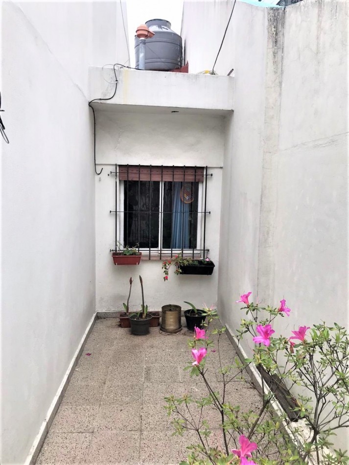 Casa en Venta son dos UFs juntas en Isidro Casanova Retasada