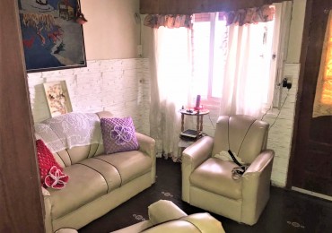 Casa en Venta son dos UFs juntas en Isidro Casanova Retasada