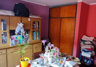 Casa sobre lote propio a restaurar parcialmente en Isidro casanova