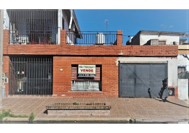 CASA DE TRES AMBIENTES Y MAS... EN SAN JUSTO
