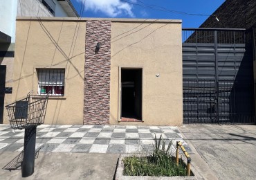 Casa con galpon en venta en San Justo