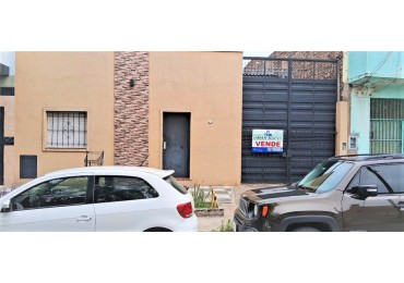 Casa con galpon en venta en San Justo