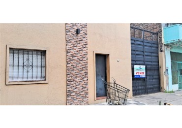 Casa con galpon en venta en San Justo