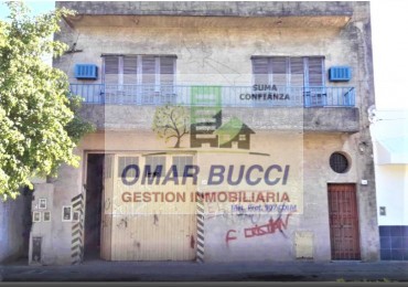 CASA CON LOCAL EN BILLINGHURST, RETRASADA