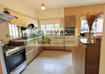CASA EN VENTA EN PH DE 10 M DE FRENTE CON COCHERA PARA 3 AUTOS ACEPTA PERMUTA