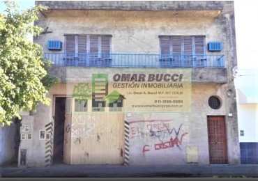 CASA CON LOCAL EN BILLINGHURST, RETRASADA